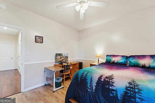 bedroom featuring a textured ceiling, ceiling fan, and hardwood / wood-style floors