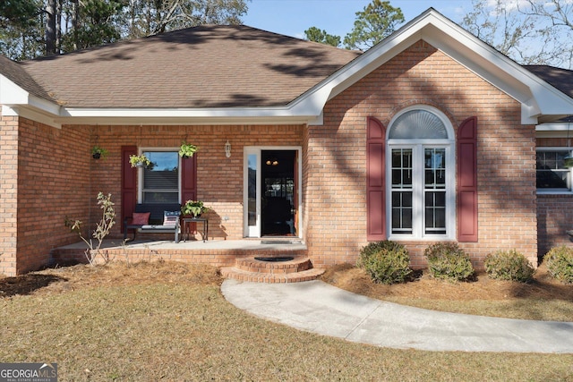 ranch-style home featuring a front lawn