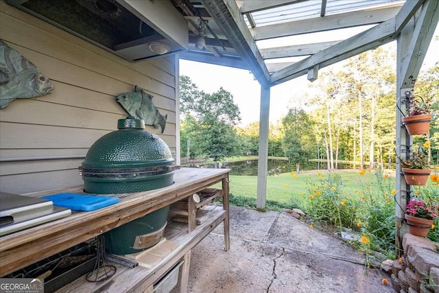 view of patio featuring a pergola