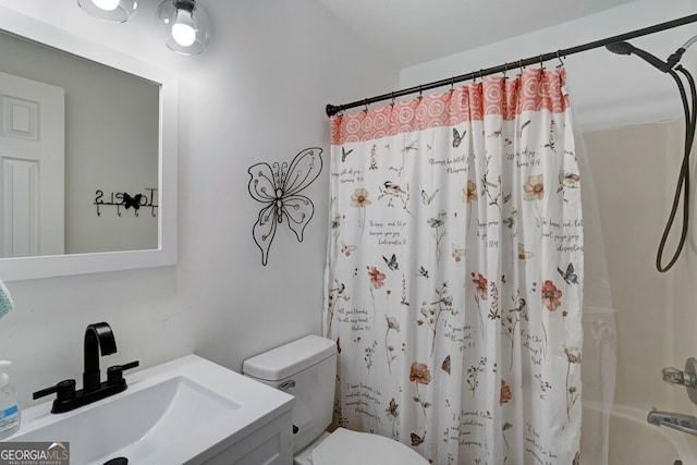 full bathroom with toilet, vanity, and shower / bath combo