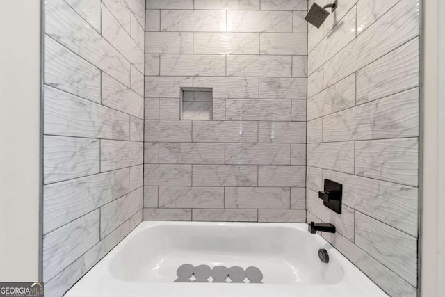 bathroom featuring tiled shower / bath combo