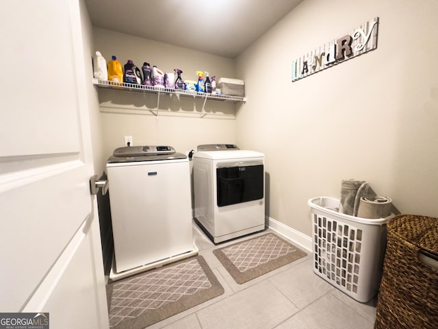 washroom with washer and clothes dryer and light tile patterned flooring