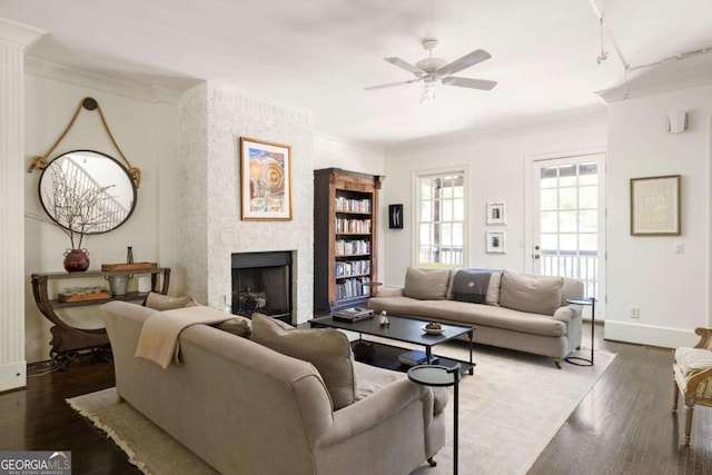 living room featuring ceiling fan, dark hardwood / wood-style floors, and crown molding