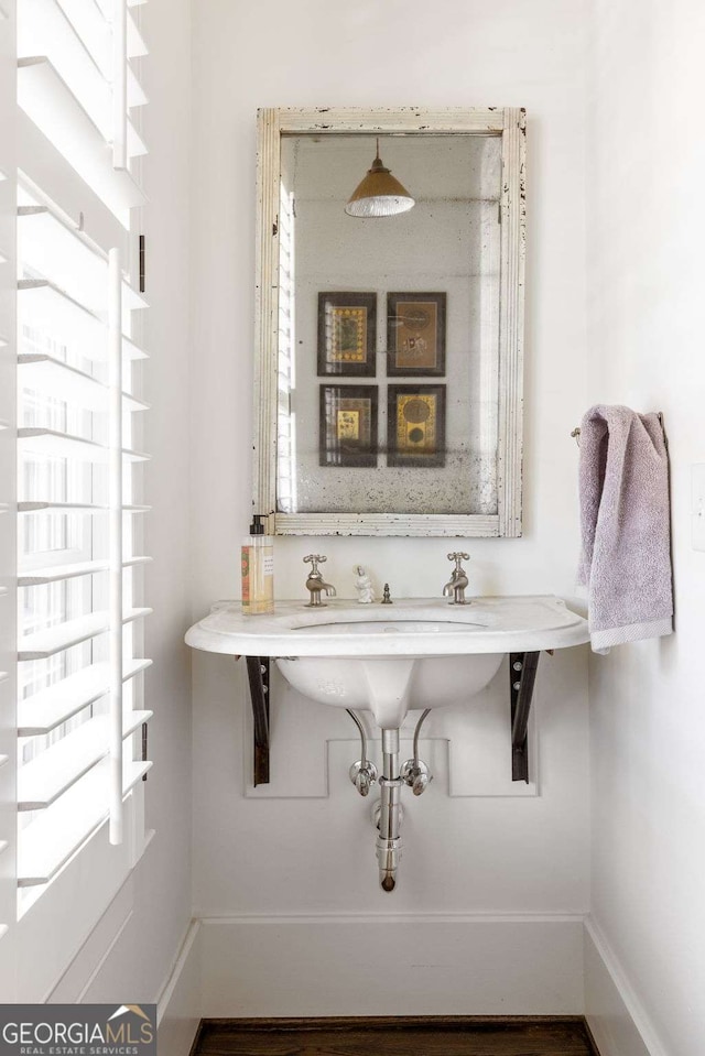 bathroom featuring plenty of natural light