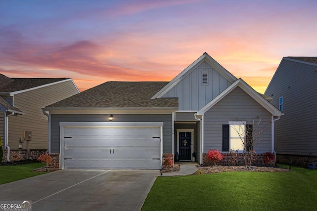 view of front of house with a lawn and a garage