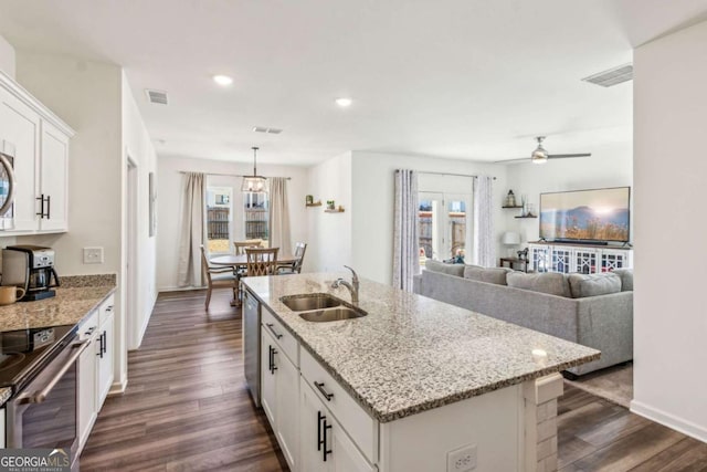 kitchen featuring sink, white cabinetry, a kitchen island with sink, stainless steel appliances, and ceiling fan with notable chandelier