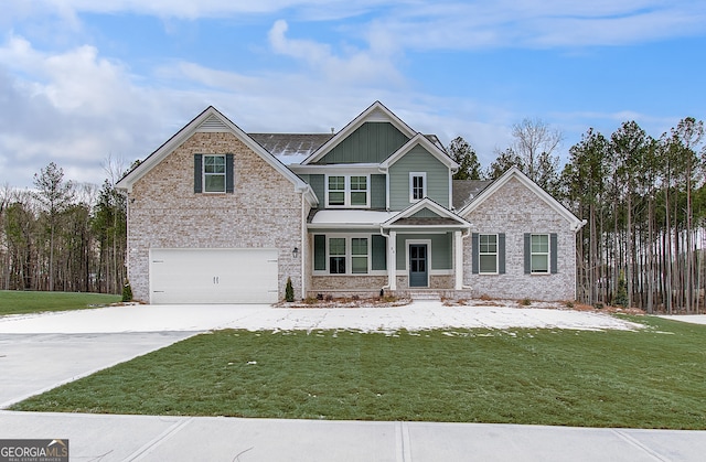 craftsman house with a porch, a garage, and a front lawn