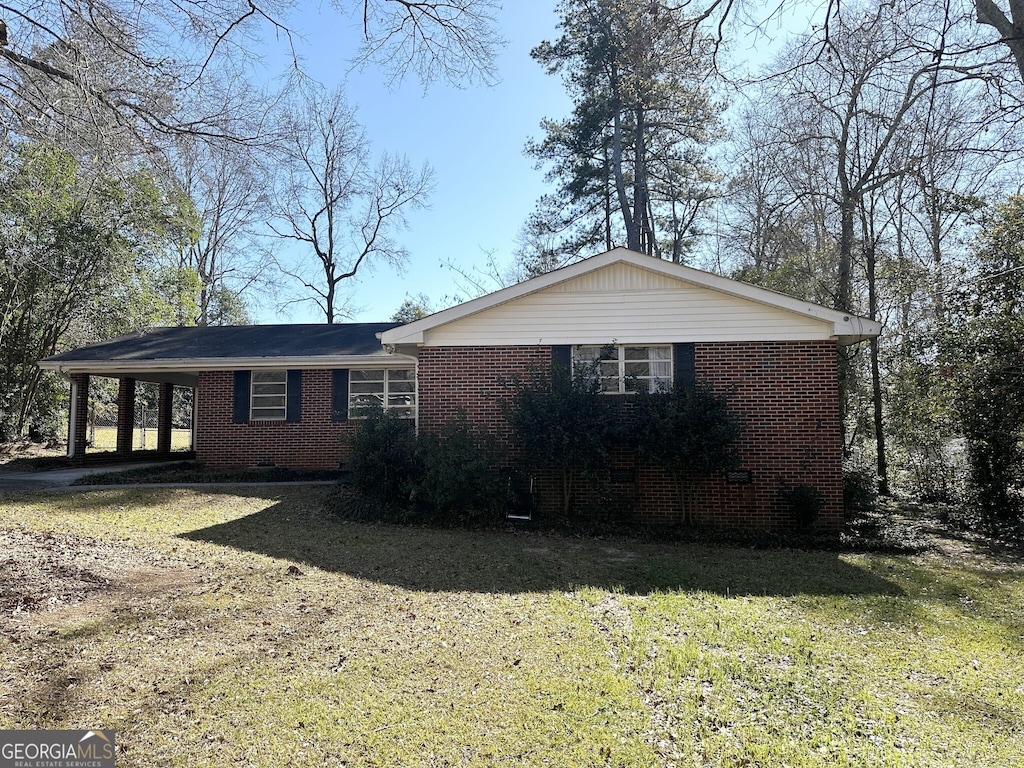 exterior space with a front yard and a carport