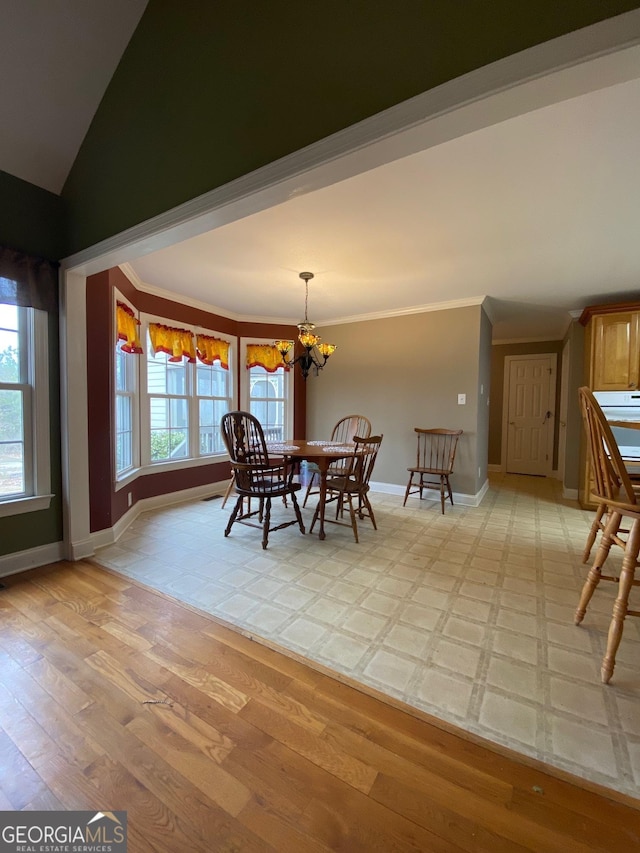 dining area featuring crown molding, a notable chandelier, and light hardwood / wood-style floors