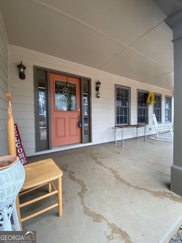 entrance to property featuring covered porch