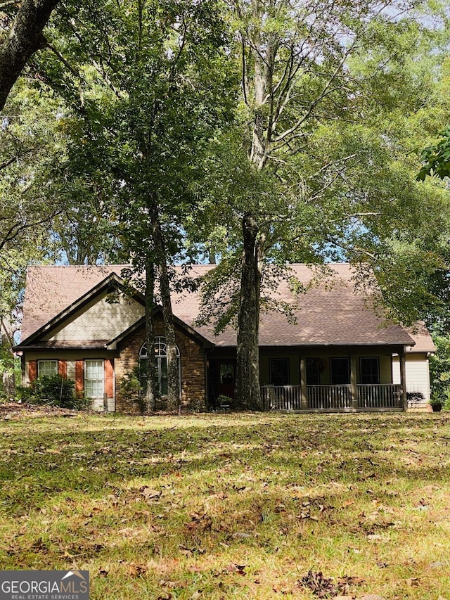 single story home featuring a front yard