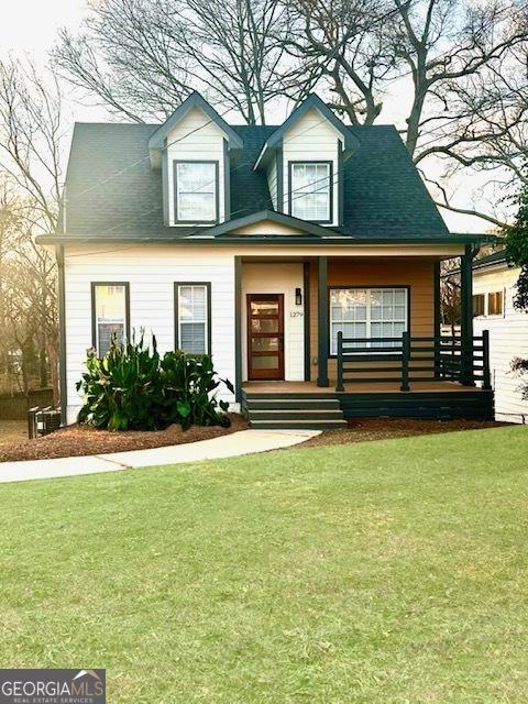 new england style home featuring a front lawn and a porch