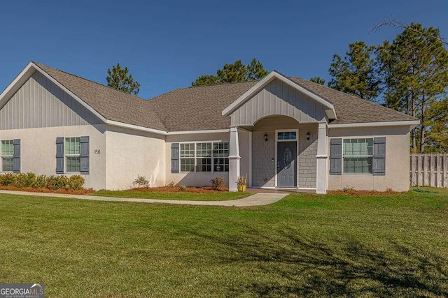 single story home with a front lawn