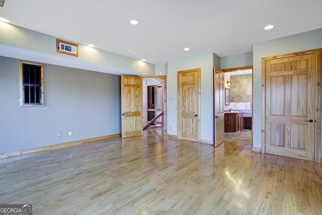 unfurnished room featuring light hardwood / wood-style floors