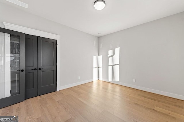 unfurnished room with light hardwood / wood-style floors