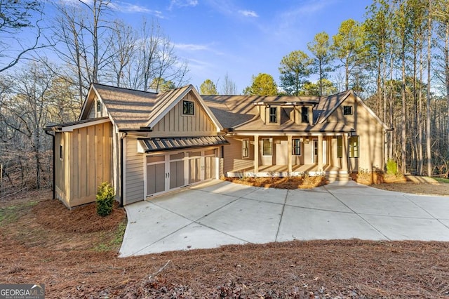 view of front of property featuring covered porch