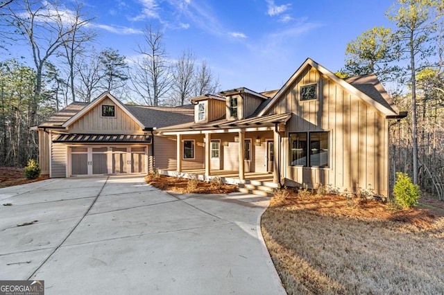 view of front of house with covered porch and a garage