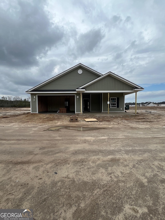 view of front facade with a garage