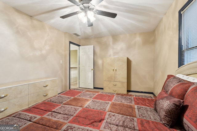 bedroom with ceiling fan