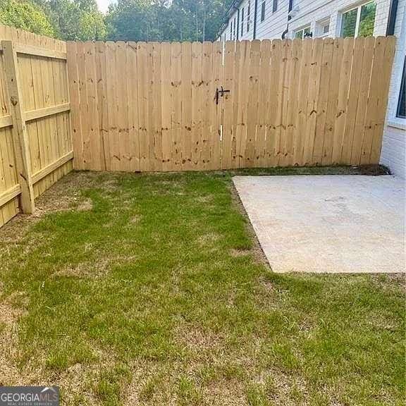 view of yard with a patio area