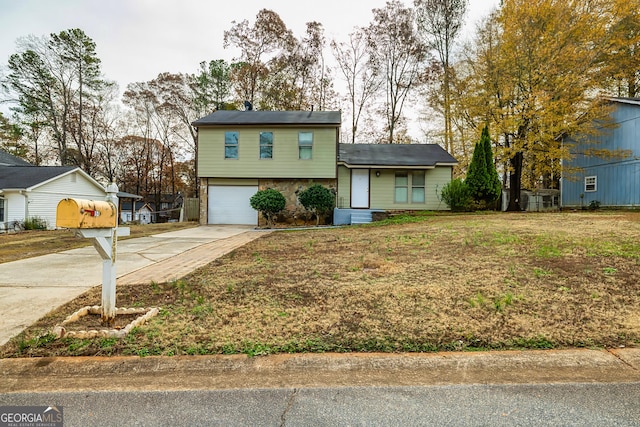 view of front of house featuring a front yard and a garage