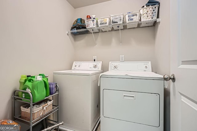 washroom featuring washing machine and clothes dryer