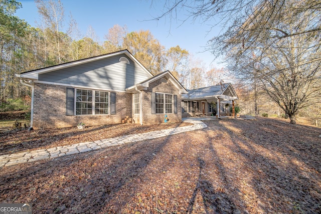 ranch-style home featuring covered porch