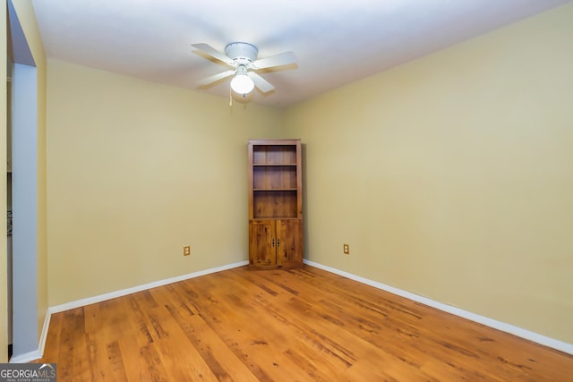 empty room featuring light hardwood / wood-style floors and ceiling fan