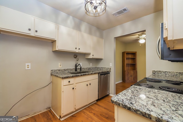 kitchen with ceiling fan, stainless steel appliances, white cabinetry, and sink