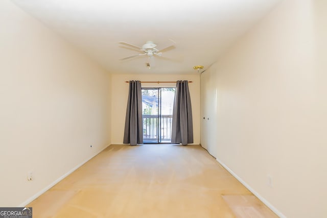 carpeted empty room featuring ceiling fan