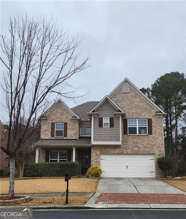 view of front facade featuring a garage