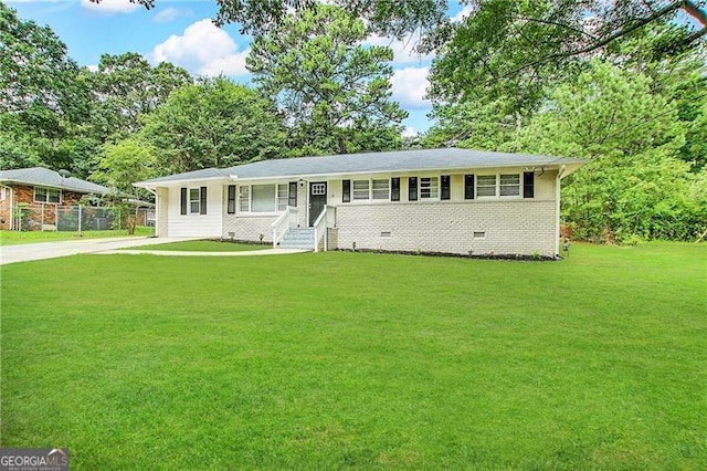 single story home with a front yard