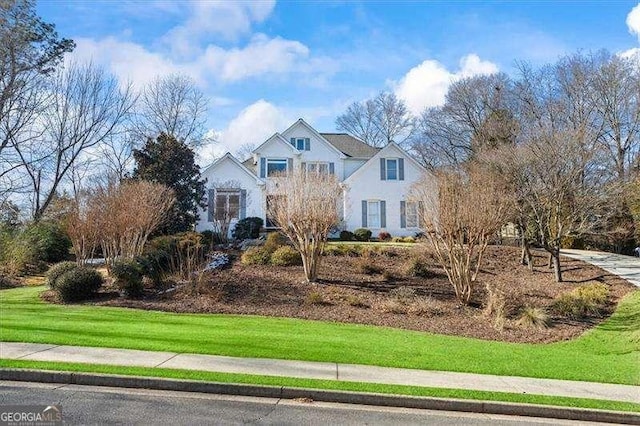 view of front of house with a front yard