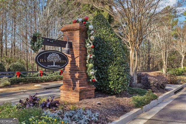 view of community / neighborhood sign