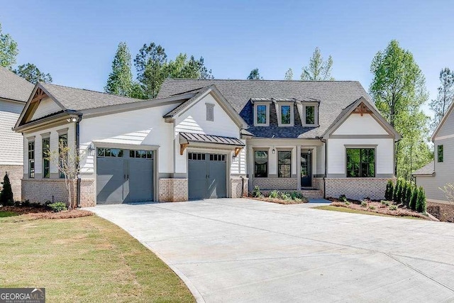 view of front of house featuring a front yard and a garage