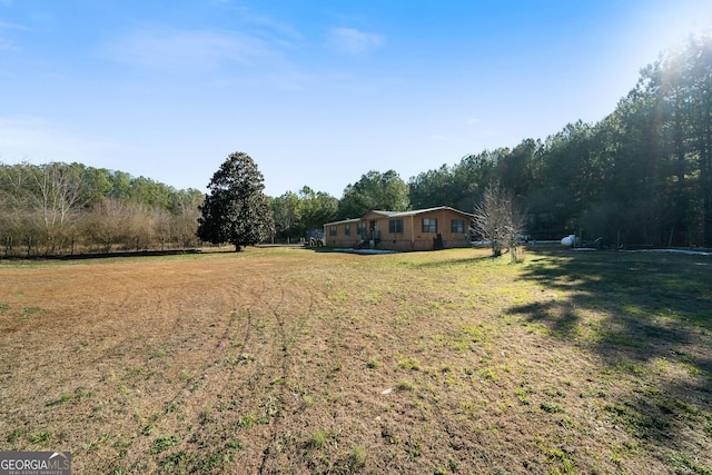 view of yard featuring a rural view