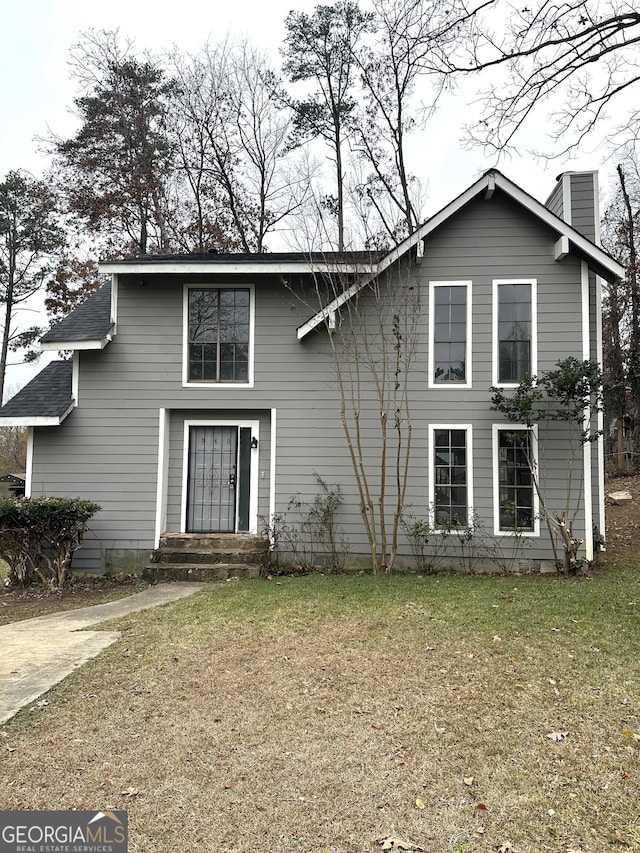 view of front of property with a front lawn