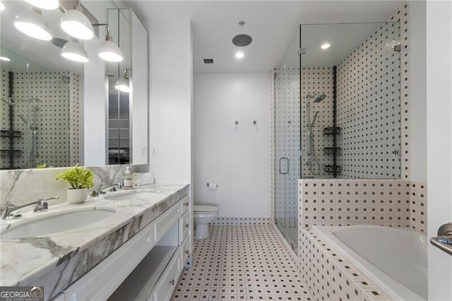 full bathroom featuring toilet, vanity, and shower with separate bathtub