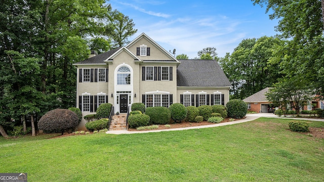 view of front facade featuring a front lawn