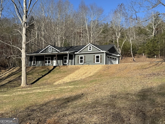 view of front of home featuring a front yard and a garage