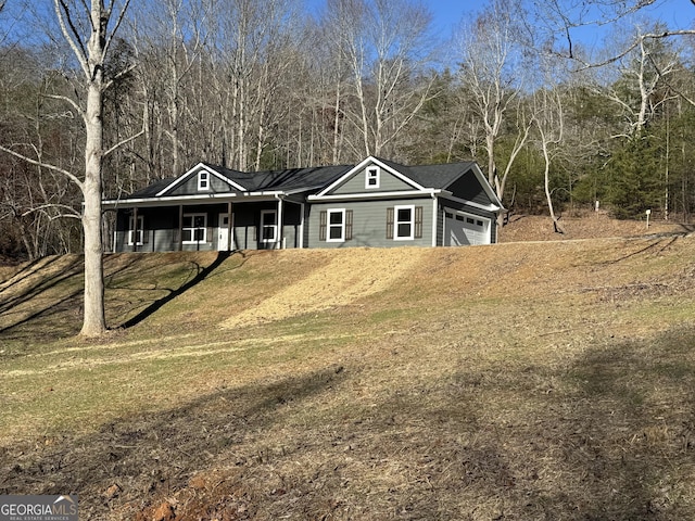 view of front of house with a front lawn and a garage