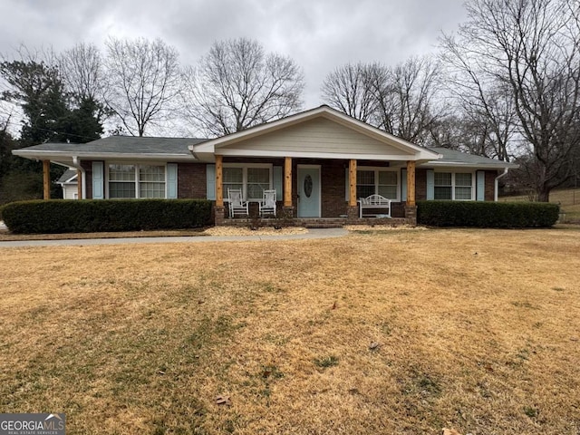 view of front of house featuring a front yard and a porch