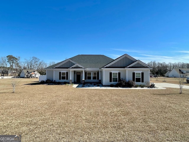 view of front of house with a front lawn