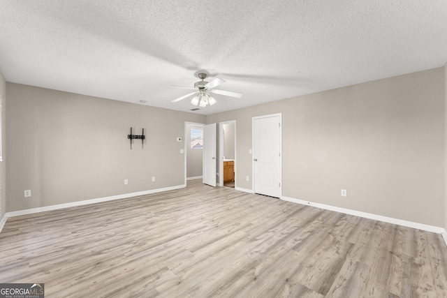 unfurnished bedroom with ceiling fan, a textured ceiling, and light hardwood / wood-style flooring