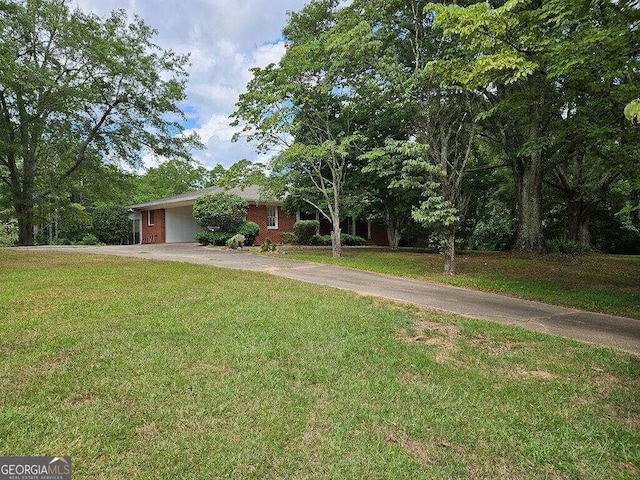 view of front of house featuring a front yard