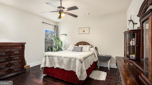 bedroom featuring dark wood-style flooring, visible vents, ceiling fan, and baseboards