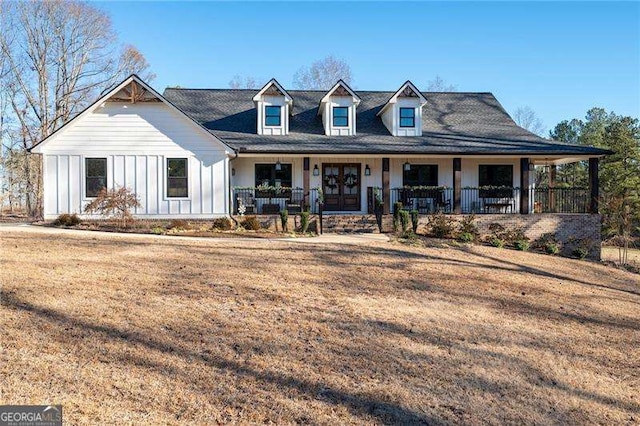 view of front of house featuring covered porch and a front lawn