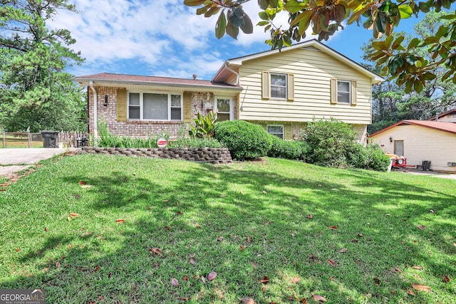 split level home with a front lawn