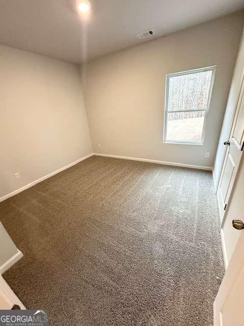 unfurnished room featuring carpet