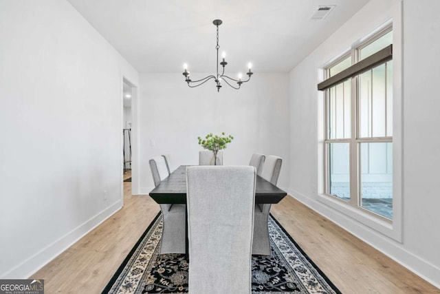 dining space featuring visible vents, plenty of natural light, and light wood-style flooring